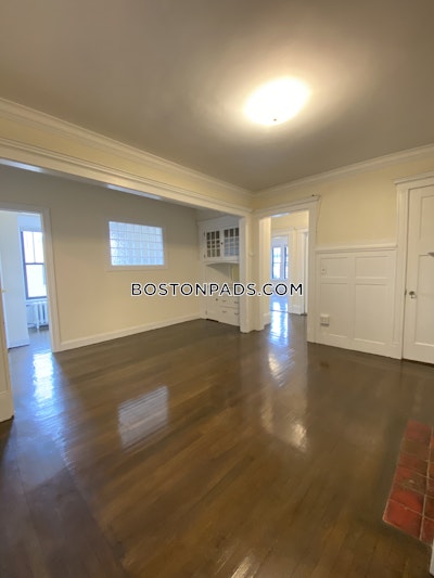 Fenway/kenmore Spacious 3 bed 1 bath with massive living room and private deck!! Boston - $4,299